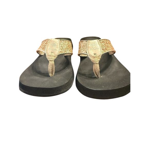 Yellow Box Feliks Flip Flop Sz. 8 Gold Glitter Straps Resort Vacation Beach - Picture 5 of 15